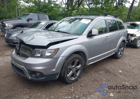 2015 Dodge Journey Crossroad z USA, uszkodzony, nr VIN 3C4PDCGG8FT632182